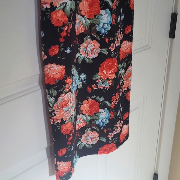 Floral bodycon midi dress - Picture 4 of 8